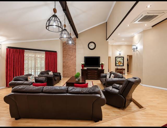 6 BEDROOM HOUSE FOR SALE IN THREE RIVERS
